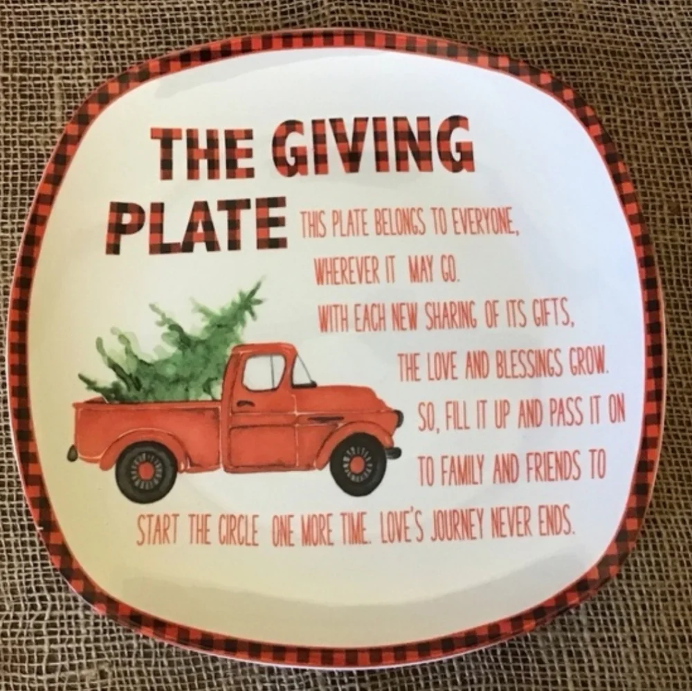Total Of 7 Holiday Home Red and Green Giving Plates. - Picture 7 of 7